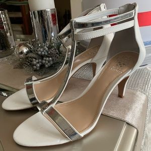 New White Sandals by VINCE CAMUTO SZ 9 🔥🔥🔥